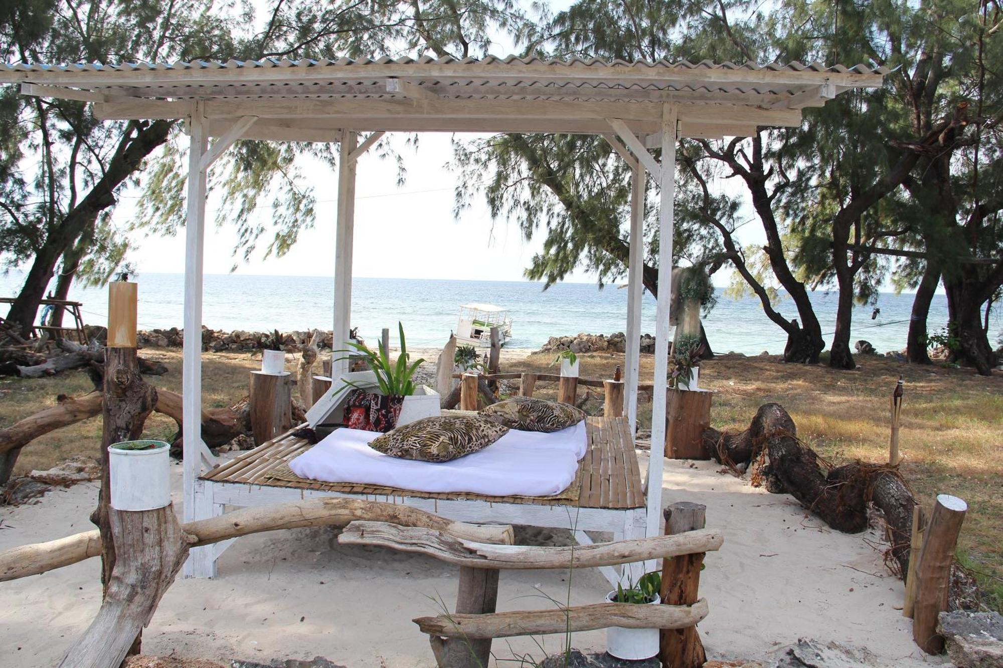 Cemara Beachfront Suite Mondu Exterior photo